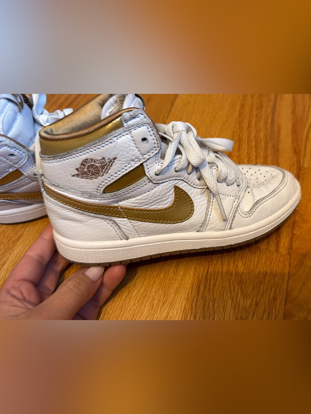 Jordan 1 Retro OG High Metallic Gold - Picture 3 of 7